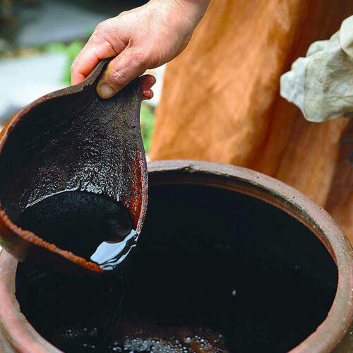 La sauce de soja ancestrale de Nampa Gotek : 200 ans d’héritage culinaire